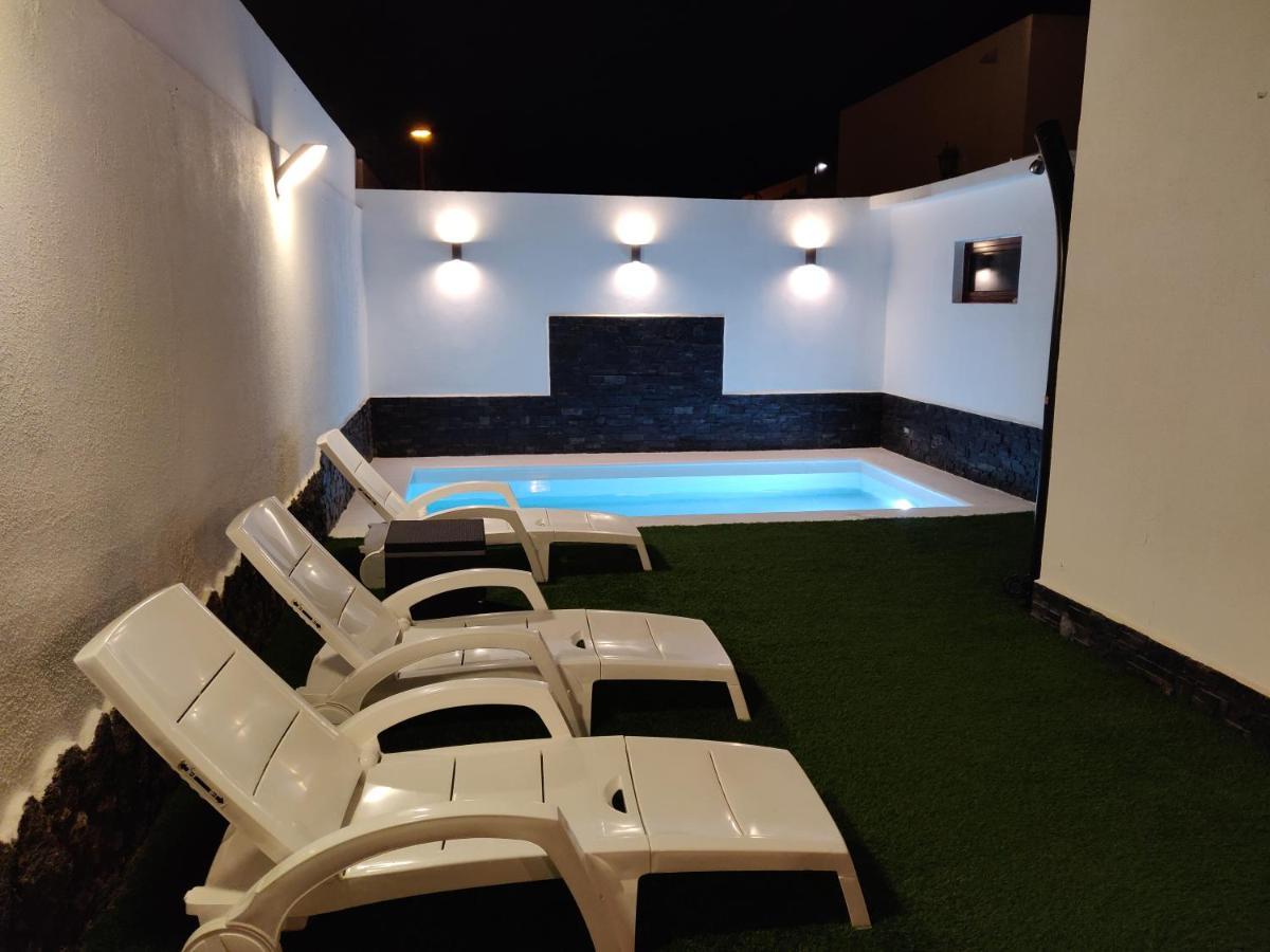 Sunny Paradise, Heater Pool Willa Corralejo